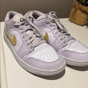 EUC (9) women’s Nike Air Jordan 1 Low Casual Shoe Grape Lemon Wash DC0774-501.